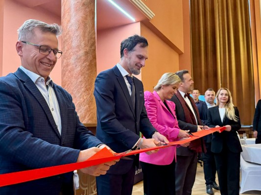 Kultura v Ostrově dostává nový impulz. Kulturní a kreativní centrum je otevřené