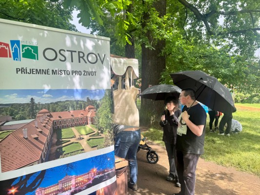 Hudba, tanec, jídlo, dílničky a skvělá atmosféra. Takový byl Den pro Ostrov 2025