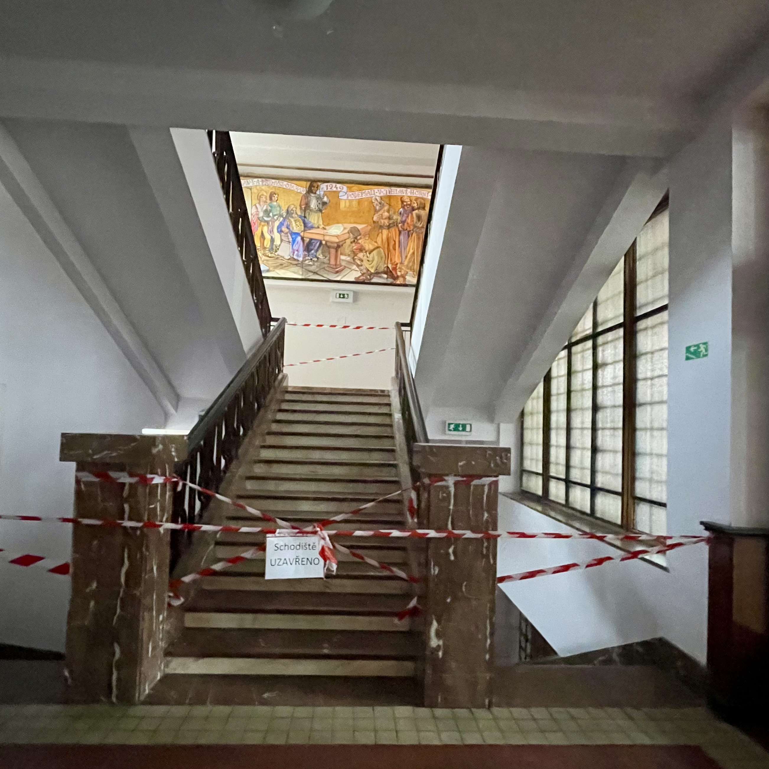 Kompletní renovací prošla i všechna mramorová schodiště.